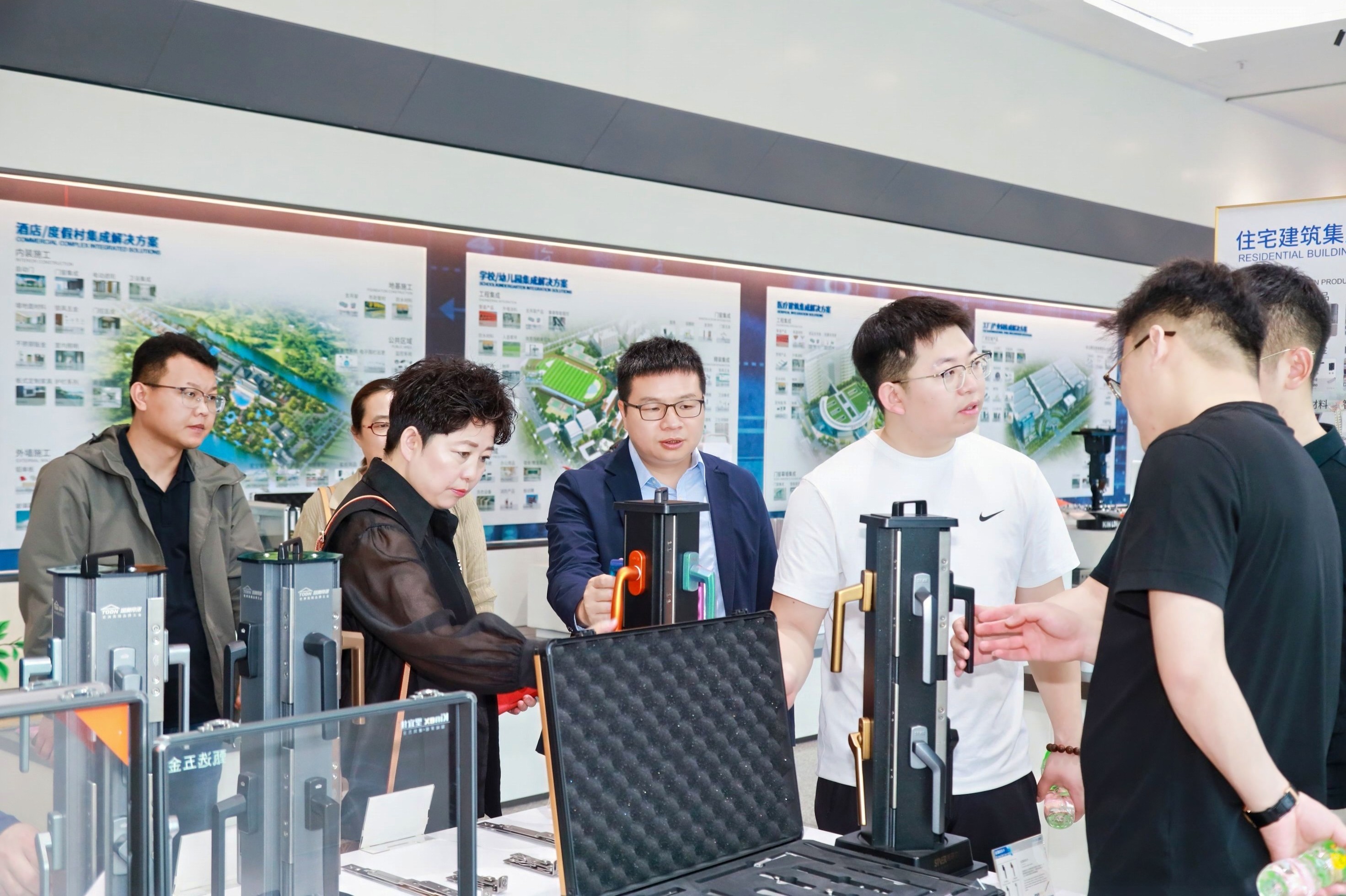 攜手促發展 | 數百家企業客戶走進快猫短视频在线观看共探新征程